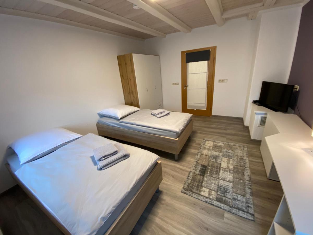 Gaestezimmer Kirchdorf Unteropfingen Exterior foto